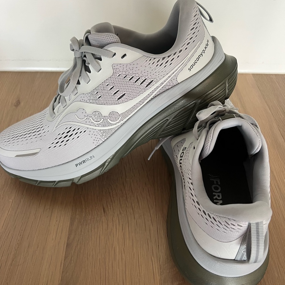 Men’s grey Saucony sneakers